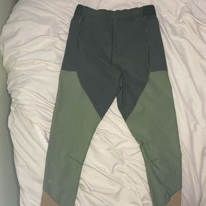Lululemon Esker Tight Size 6